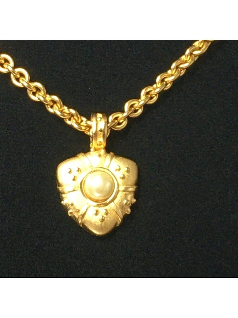 Vintage Hobe’ Simulated Pearl Golden Pendant Necklace 16" EUC